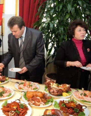 Истини от НЦИОМ. Гладен ляв на десен сит не вярва!