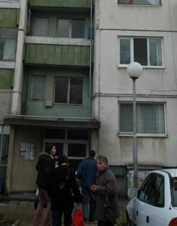 Откриха труп на козирка в столичния кв. Младост