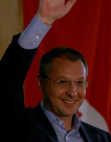 Станишев: Борисов постоянно е по медиите. А кога работи?