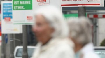 Старци отвлекли и измъчвали финансовия си консултант