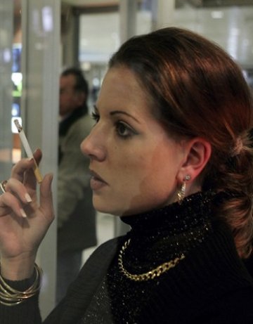 Младоженец заряза съпругата си на летището