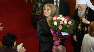 Цецка Цачева била и в БКП, но работила и за синята идея