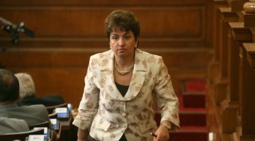 Плугчиева пренебрегна партийната повеля – въздържа се