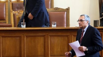 Костов критикува антикризисната програма на ГЕРБ