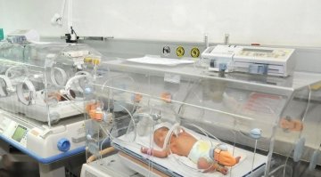 Близнаци се родиха в две различни болници