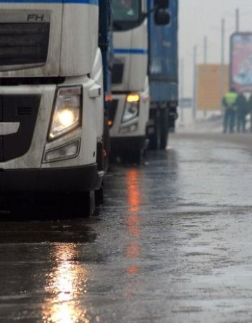 Пътищата в страната са мокри