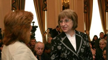 Папката "Станишев" - прибрана в касата на Цачева