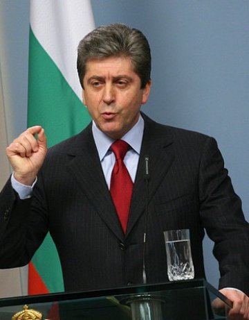 Първанов защити &ldquo;феодалните старци&rdquo; от Дянков