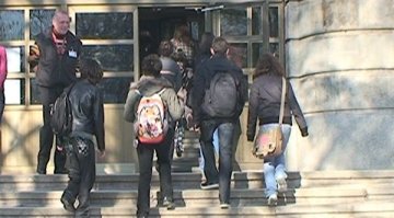 В шуменско школо продават порноклип с ученичка срещу 1 лв.