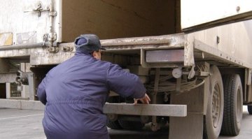 Полицията проверява митничари, пропуснали без проверка камиони със зеленчуци