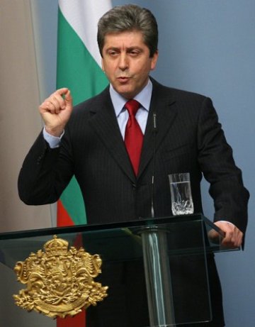 Първанов защо помилва Кънчев, а?
