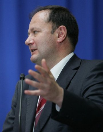 Стига с PR-а около "Наглите", призова Миков