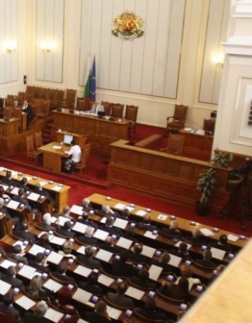 Депутатите от ГЕРБ - първенци по неизвинени от НС