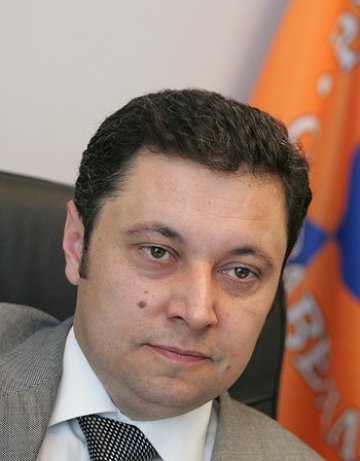 Янев: Борисов само се прави на бабаит. Страхливец е
