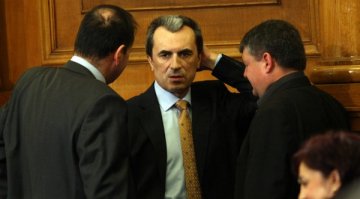 Орешарски обяснява: Няма наказание за свръхдефицит