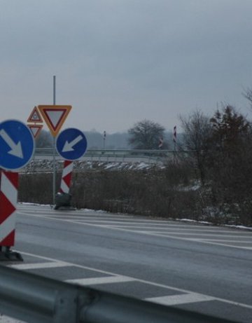Пътищата в по-голямата част от страната са сухи