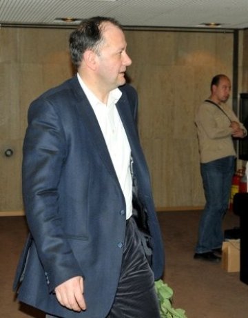 Миков: Богатите си гледат рахата