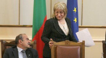 ДПС се оплака на Цецка Цачева от политическа репресия