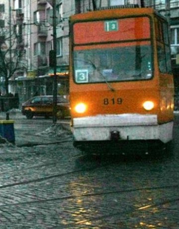 Променят маршрутите на автобуси 83 и 108 и трамваи 11, 12, 17 и 19