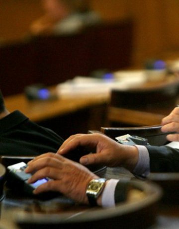 Парламентът окастри състава и на КЗК &ndash; от 7 на 5