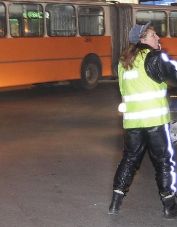Кола се вряза в автобус в София, 4-ма пострадаха тежко