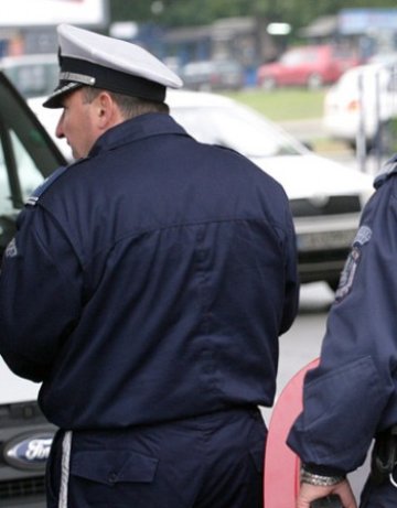 Шофьор изгоря с 15 бона, докато сменял гуми на "Тракия"