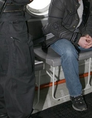 Задържаха 30 души при акция в бургаския квартал Победа