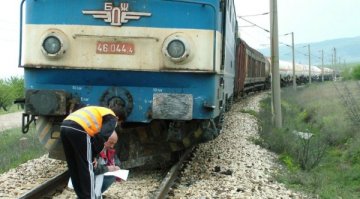 Влак и рейс се сблъскаха на вдигната бариера