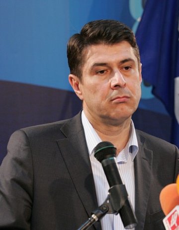 Димо Гяуров: Корнелия Нинова е слънчасала