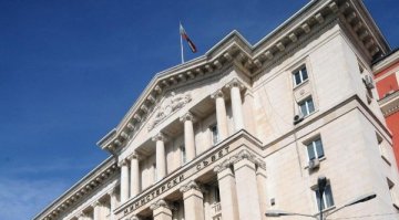 Част от заплатата на чиновниците вече ще зависи от свършеното