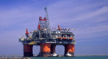 Петролът поевтиня заради икономическите тревоги на Фед