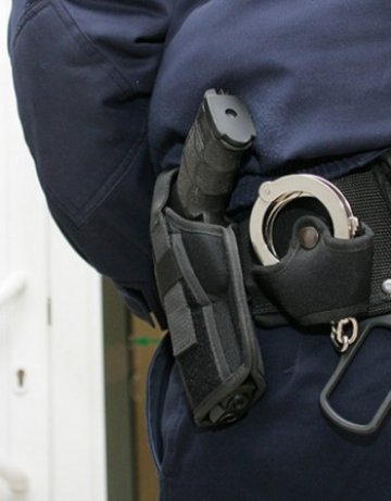 Полицаи от Разград се опитват да спасят самоубиец