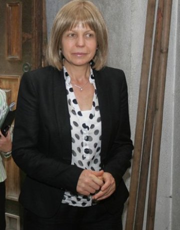 Фандъкова: По-добре да се вдигнат глобите, а не билетчето