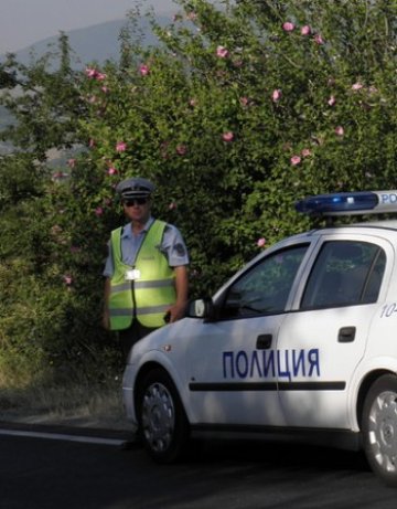 Автомобил се натресе на ТИР в Пловдив