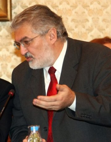 Почина Илия Божинов
