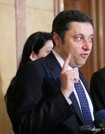 Яне към ГЕРБ: Не използвайте лекарите като политоръжие