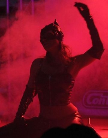 Да заживееш в стриптийз бар