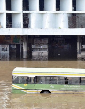 11 души загинаха след автобусна катастрофа в Бразилия
