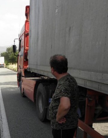Тираджия опита да скрие 645 парфюма от митничари