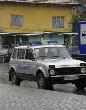 Полицаите от Южна България на мирен протест с лентички
