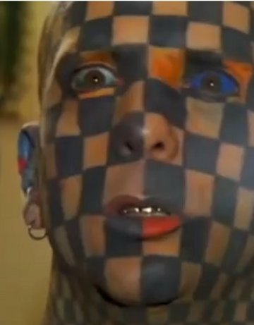 98% с татуси. Очите &ndash; последният му моден писък