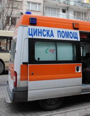 Жена без книжка се заби в стена