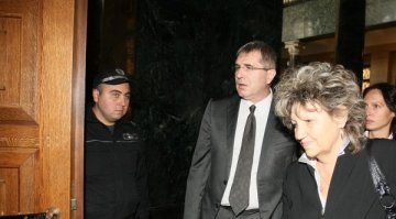 Сръбските власти погнаха директорки на бивш завод на Ковачки