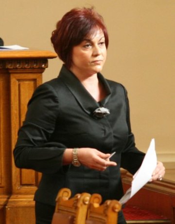 Корнелия Нинова: ГЕРБ прави подарък към контрабандистите