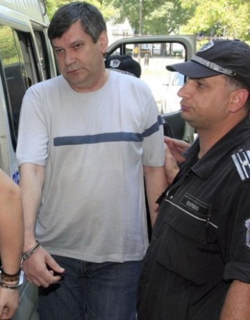 Данов домакинствал в пандиза. Излиза предсрочно