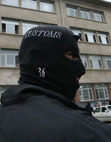 Изловиха петима от "Иманярите" в Кюстендилско