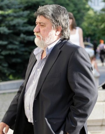 "Тя с кого спи – па Бонди ли, пък Берлускони? Това е личен живот"