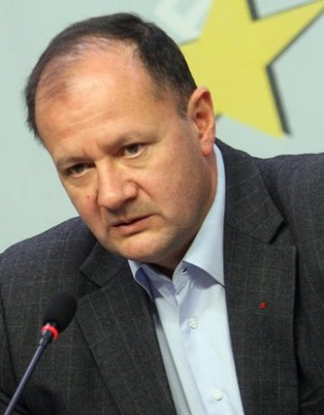 Миков: Подслушването става основен метод за управление