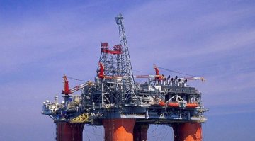 На борсите цената на петрола гони 90 долара за барел