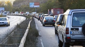 Пътищата в по-голямата част от страната са сухи